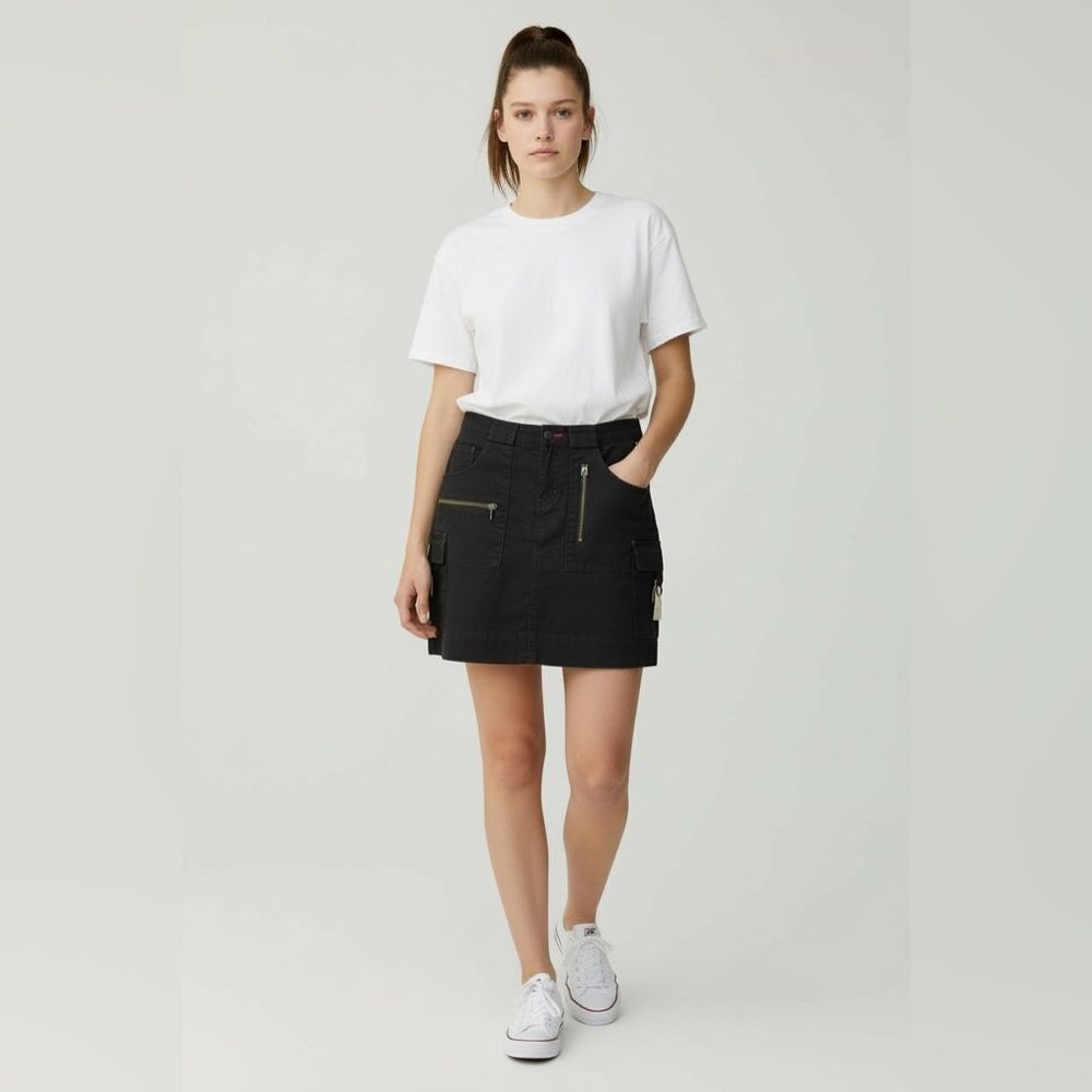 Tommy Hilfiger Vintage Black Cargo Style Mini Skirt. Y2K. sporty. Normcore